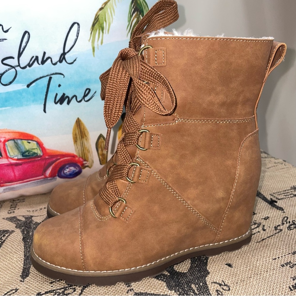 Universal Thread Tan Lace Up Wedge Boot Size 8 Ex… - image 3